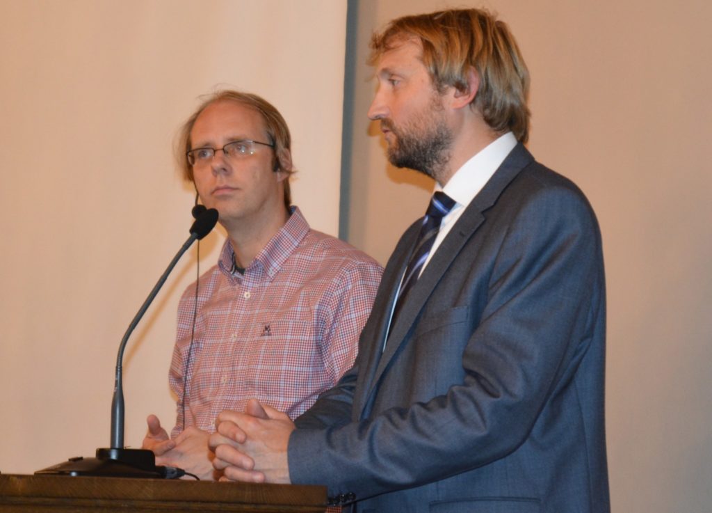 Ola Nilsen (t.v) og Anders Hammer Strømman fra møtesalen til DNVA
